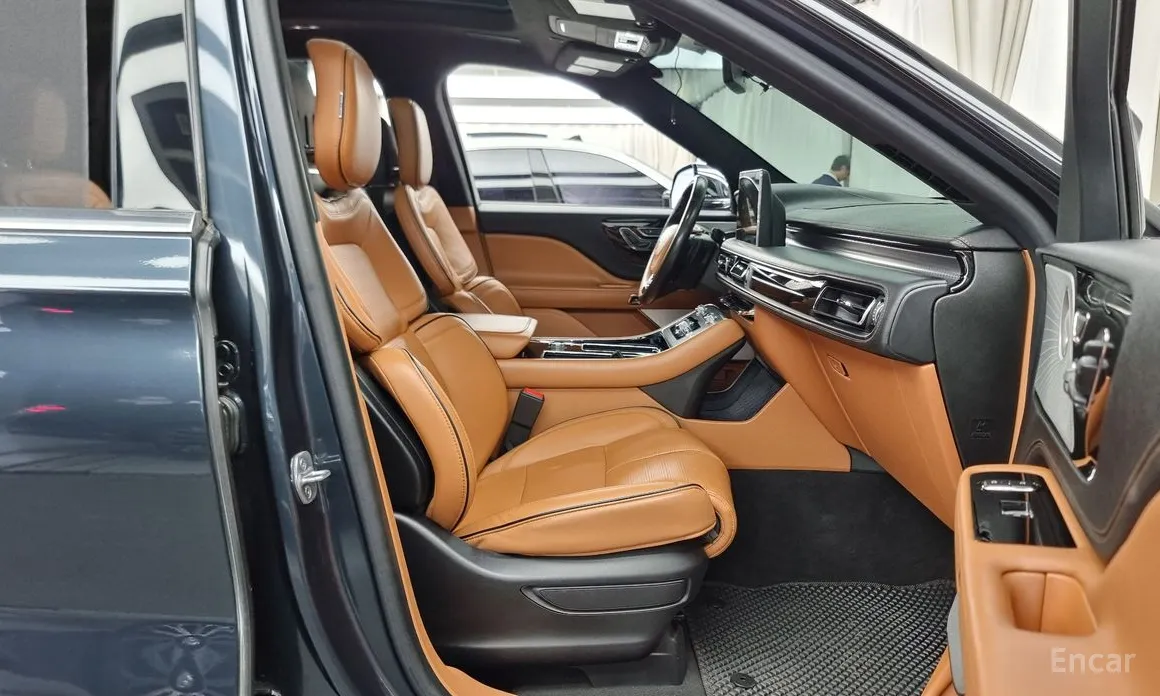 Фото 11 - Lincoln Aviator