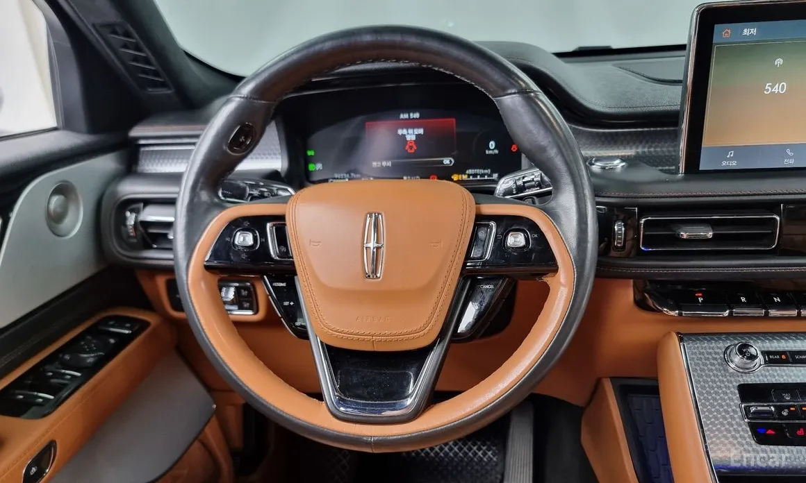 Фото 13 - Lincoln Aviator