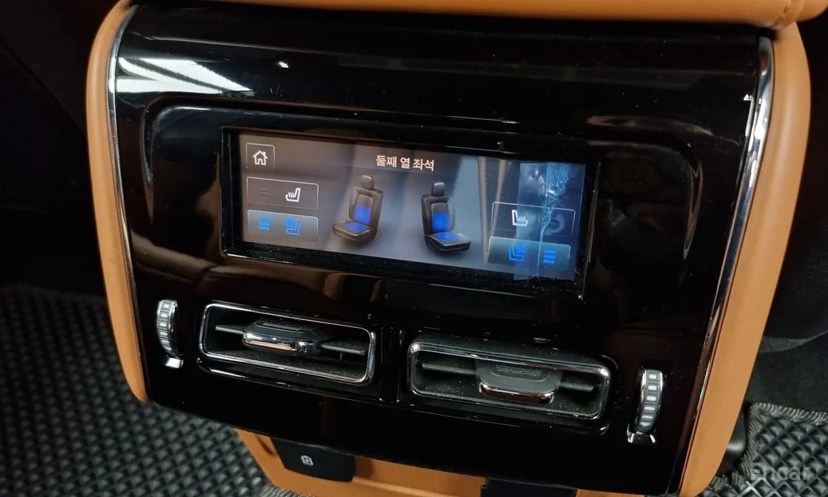 Фото 19 - Lincoln Aviator