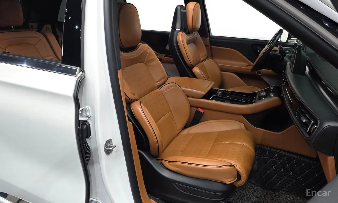 Фото 10 - Lincoln Aviator