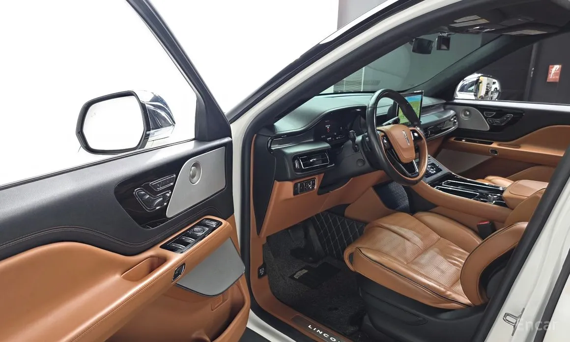 Фото 11 - Lincoln Aviator