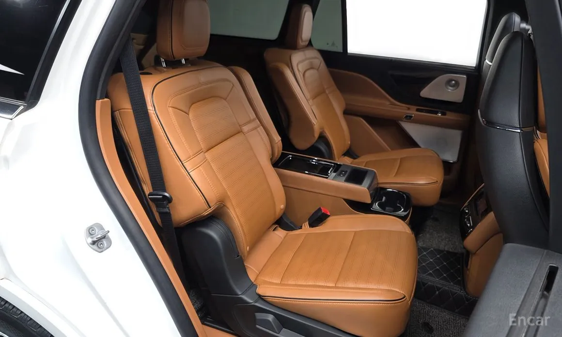 Фото 12 - Lincoln Aviator