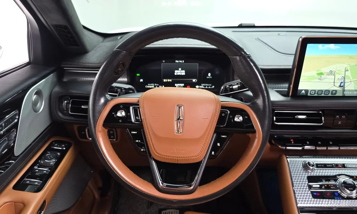 Фото 13 - Lincoln Aviator