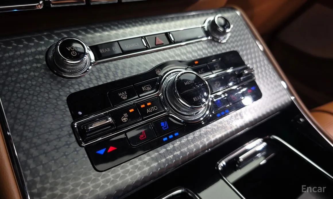 Фото 16 - Lincoln Aviator