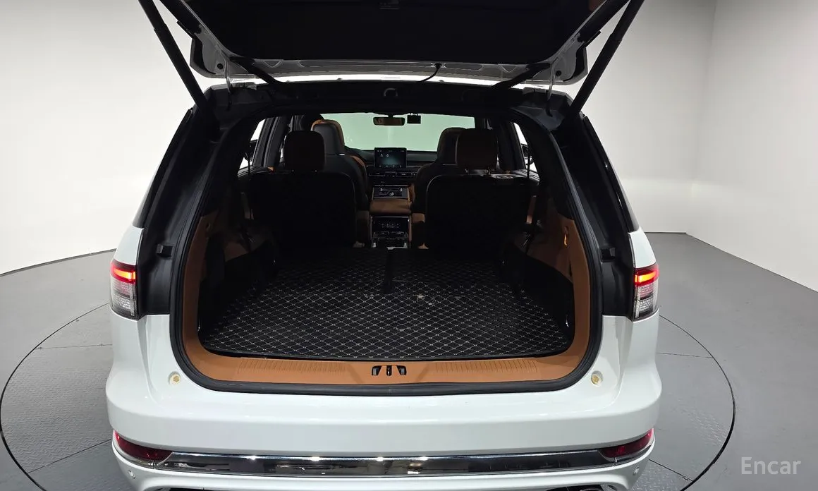 Фото 20 - Lincoln Aviator