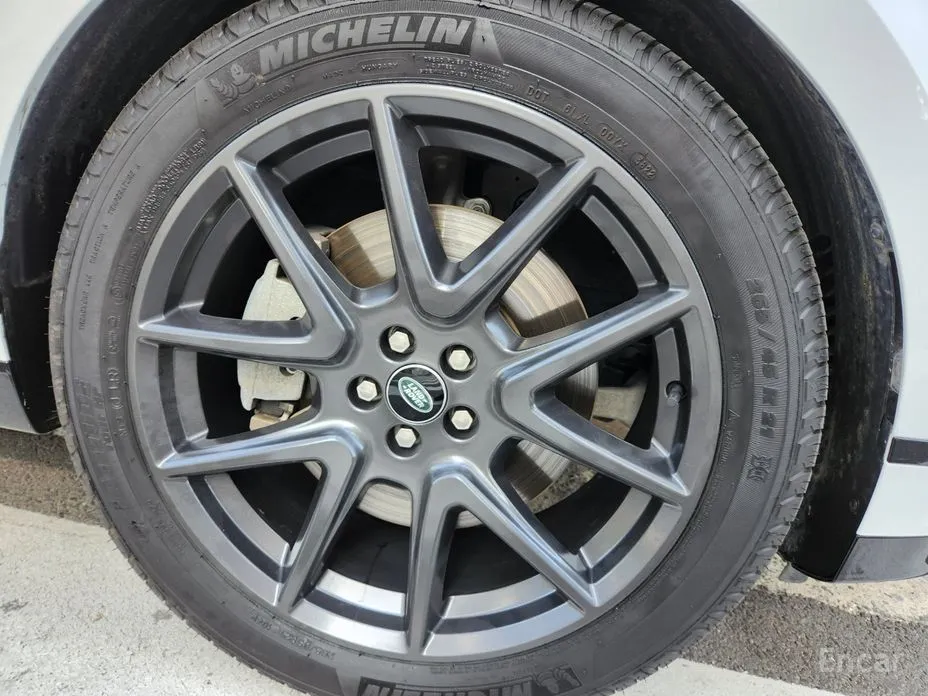 Фото 8 - Land Rover Range Rover Velar