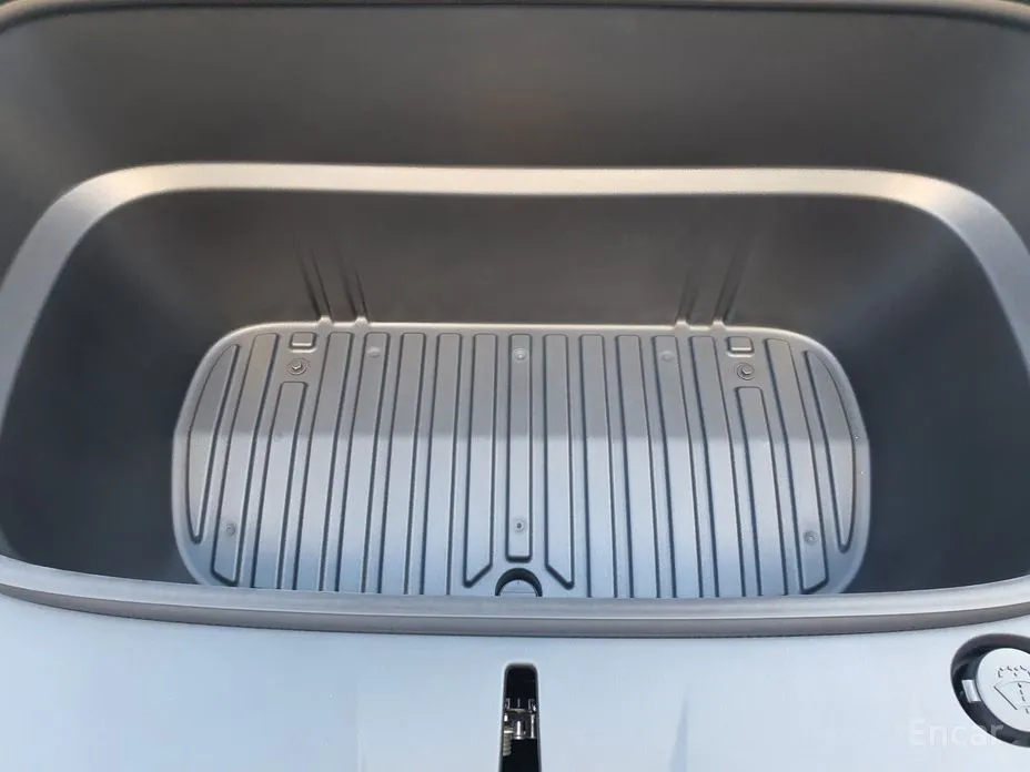 Фото 14 - Tesla Model Y