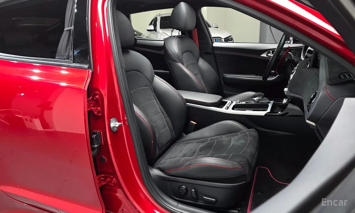 Фото 10 - Kia Stinger