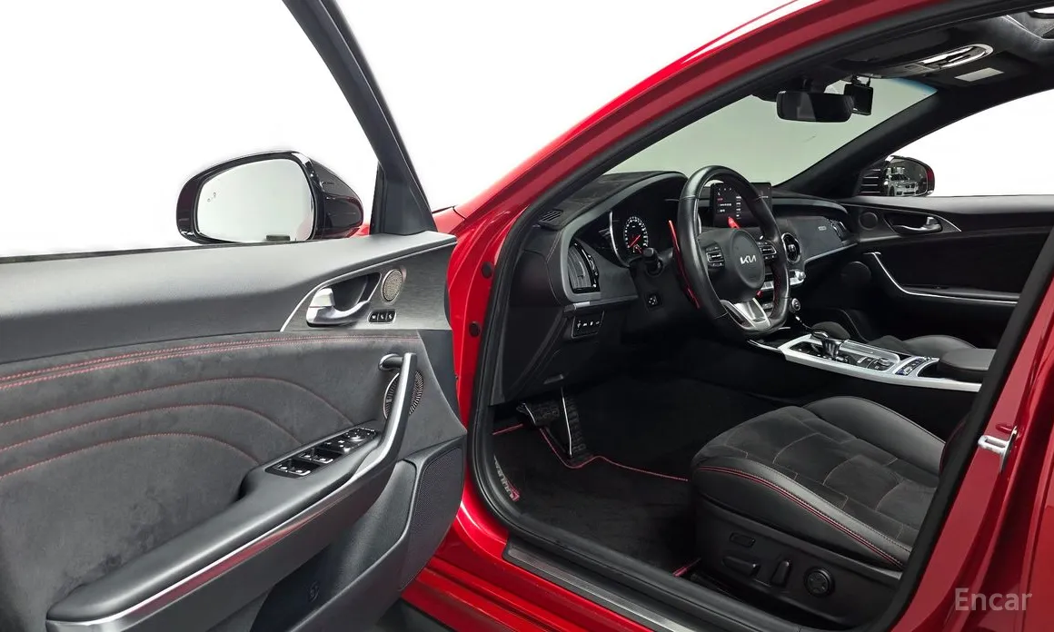 Фото 11 - Kia Stinger