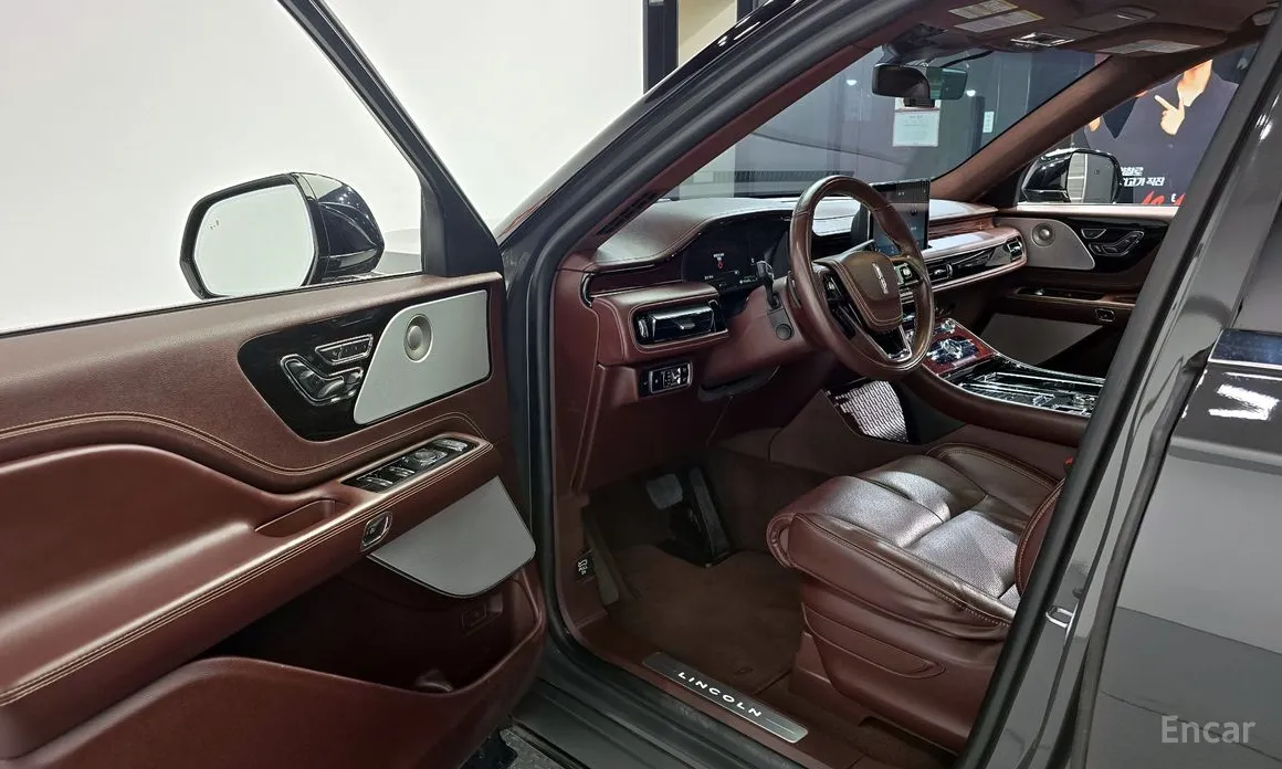 Фото 11 - Lincoln Aviator