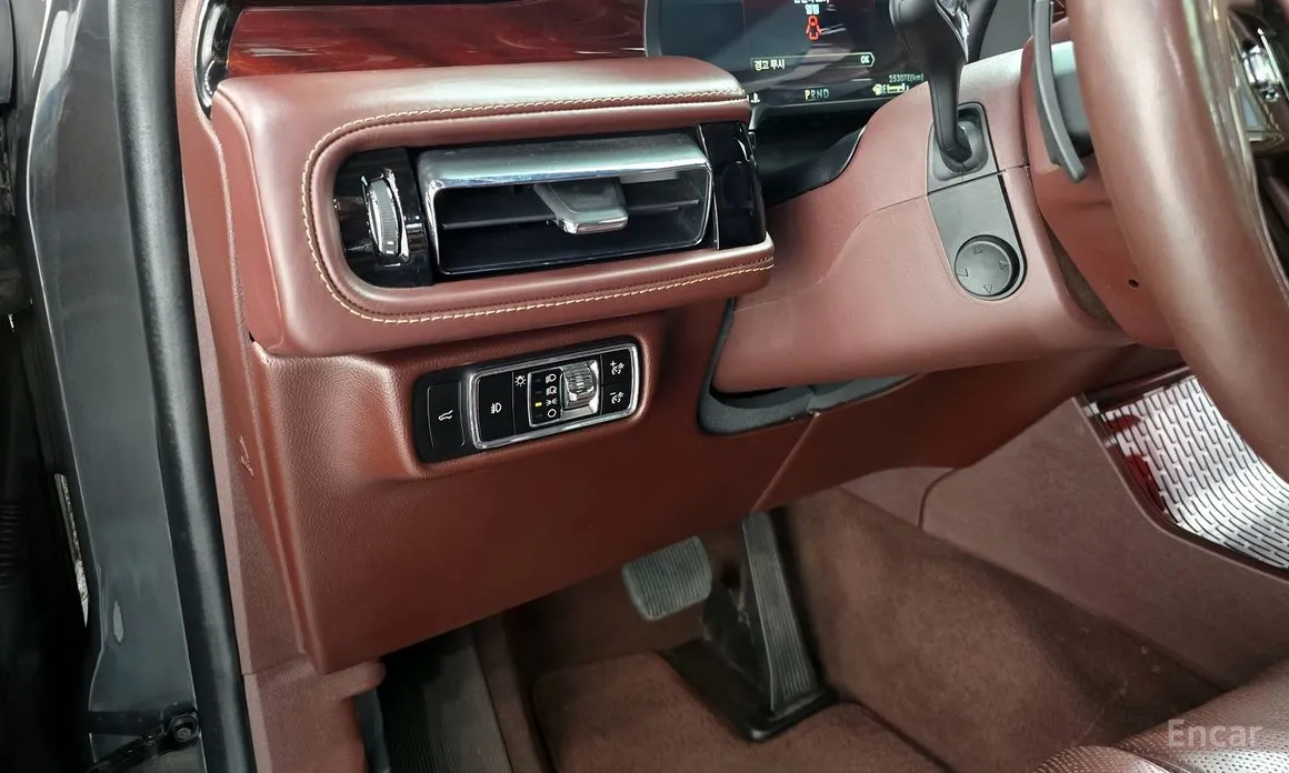 Фото 16 - Lincoln Aviator