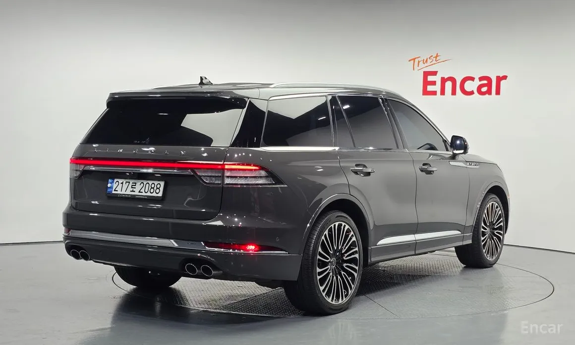 Фото 2 - Lincoln Aviator