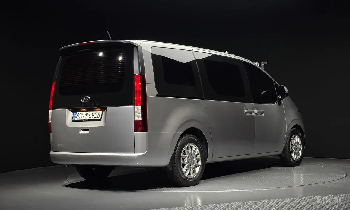 Фото 2 - Hyundai Staria