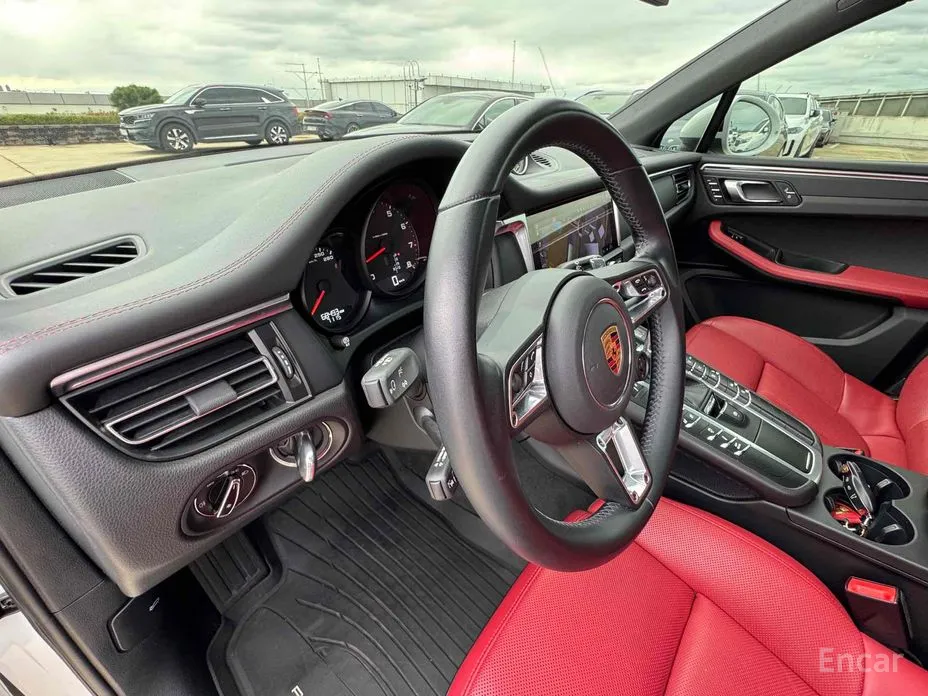 Фото 14 - Porsche Macan