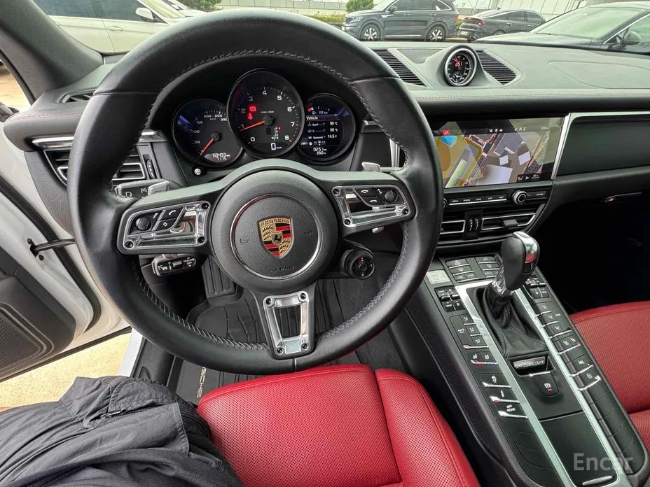 Фото 16 - Porsche Macan