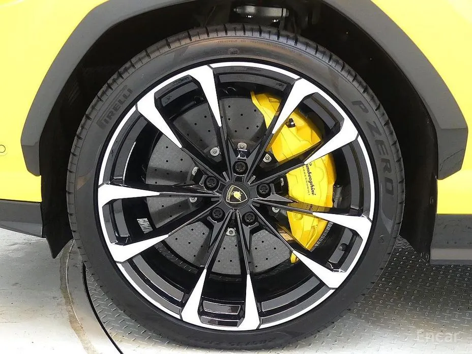 Фото 9 - Lamborghini Urus