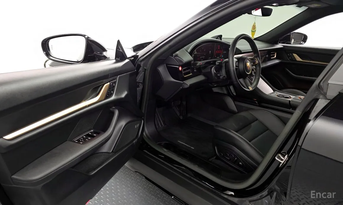 Фото 10 - Porsche Taycan
