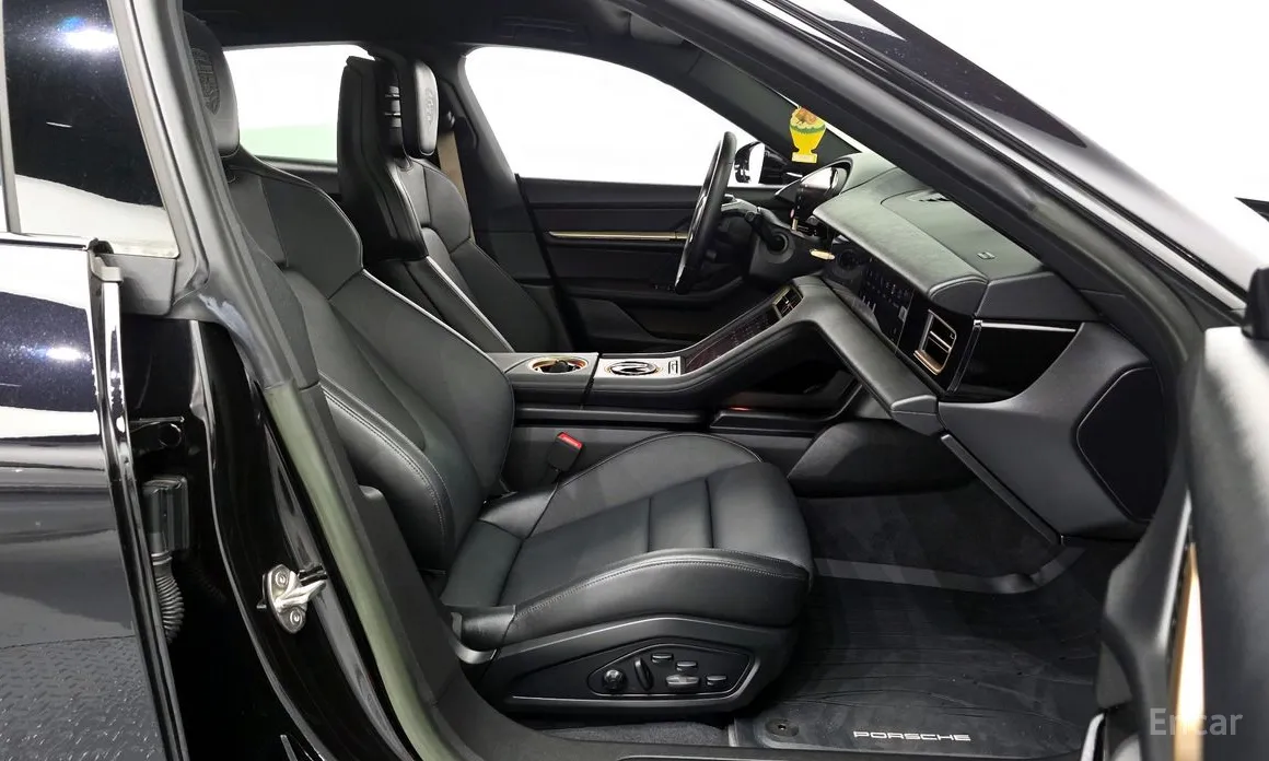 Фото 11 - Porsche Taycan