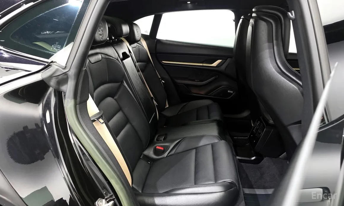 Фото 12 - Porsche Taycan