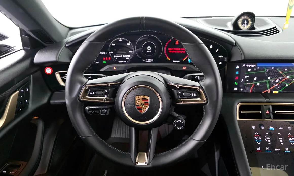 Фото 13 - Porsche Taycan