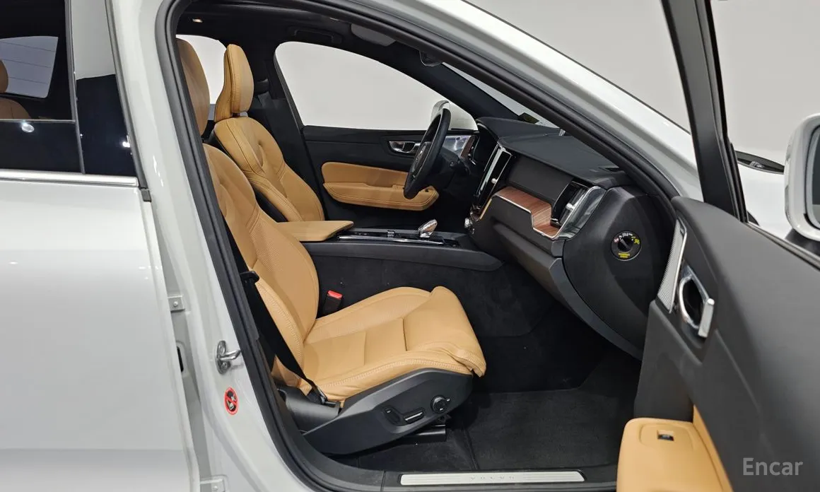 Фото 11 - Volvo XC60