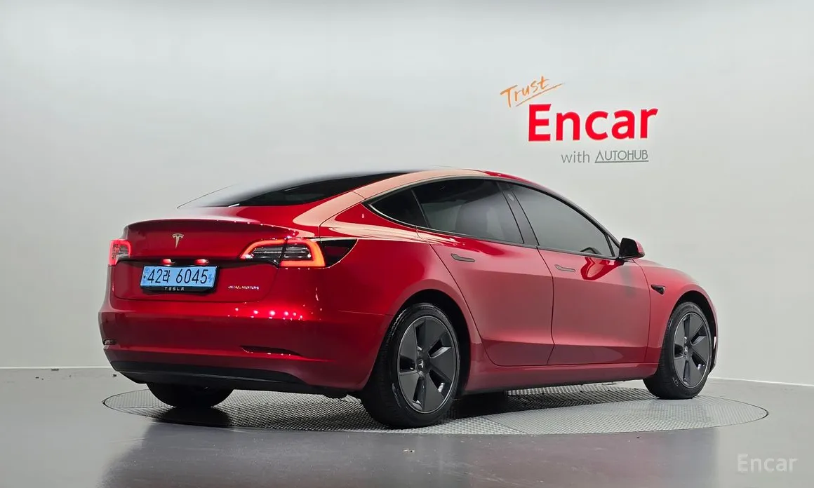 Фото 2 - Tesla Model 3