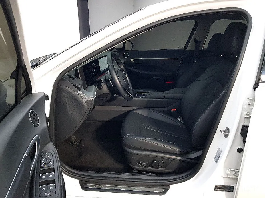 Photo 7 - Hyundai Sonata