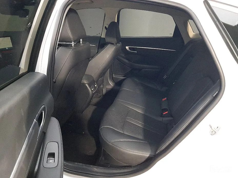 Photo 8 - Hyundai Sonata