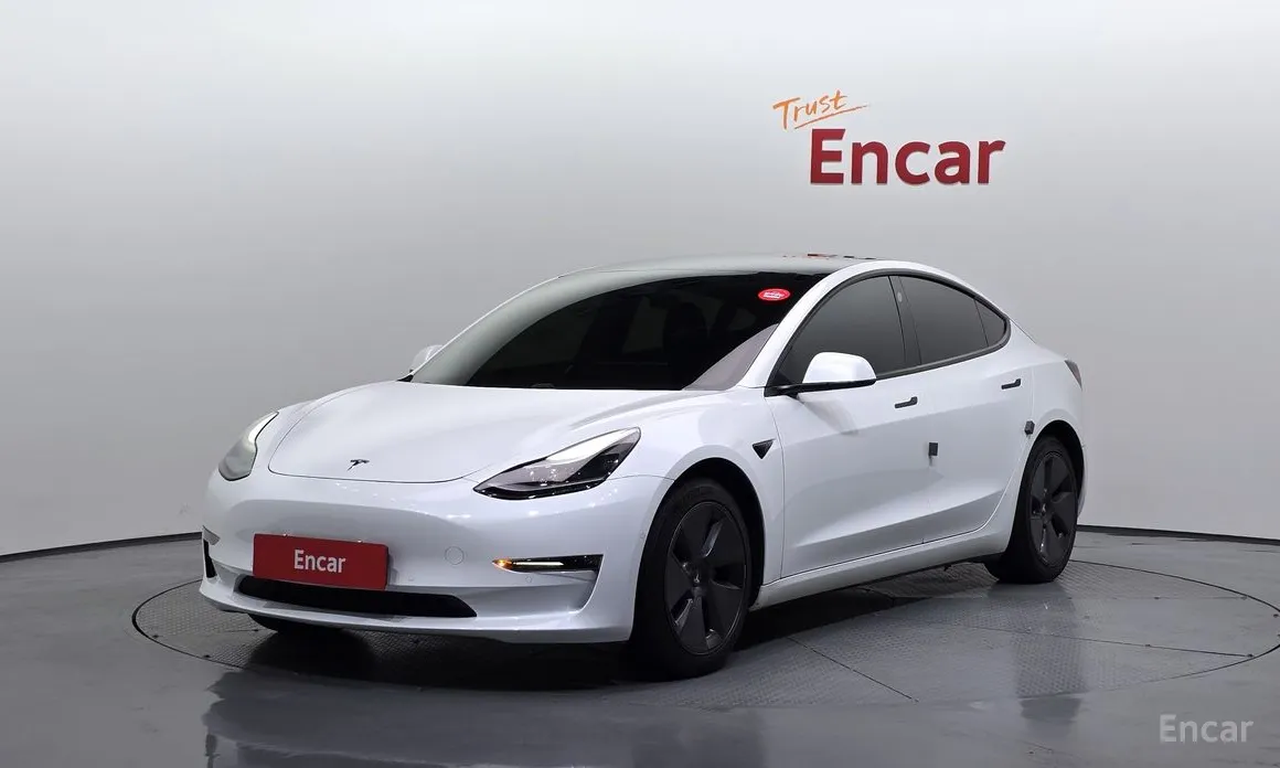 Фото 1 - Tesla Model 3