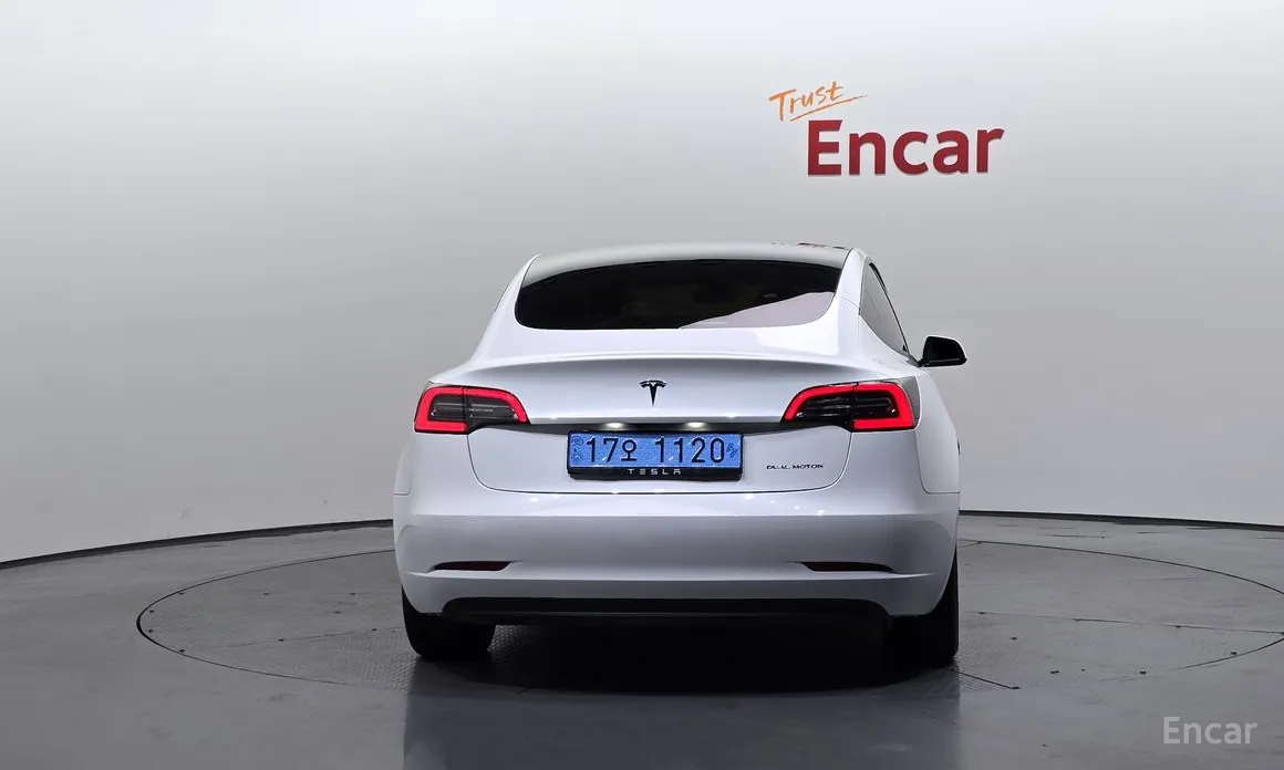 Фото 4 - Tesla Model 3