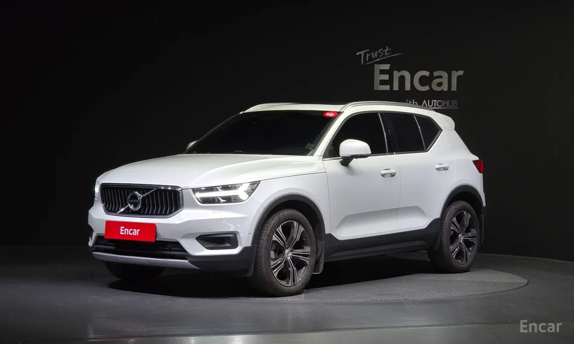 Фото 1 - Volvo XC40