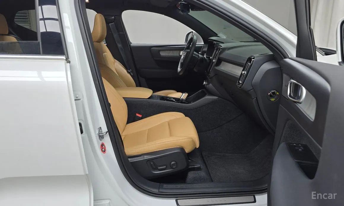 Фото 11 - Volvo XC40