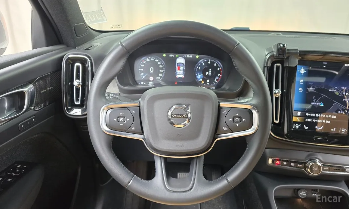 Фото 13 - Volvo XC40