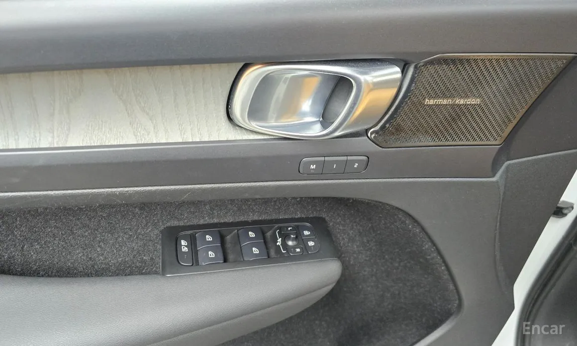 Фото 17 - Volvo XC40