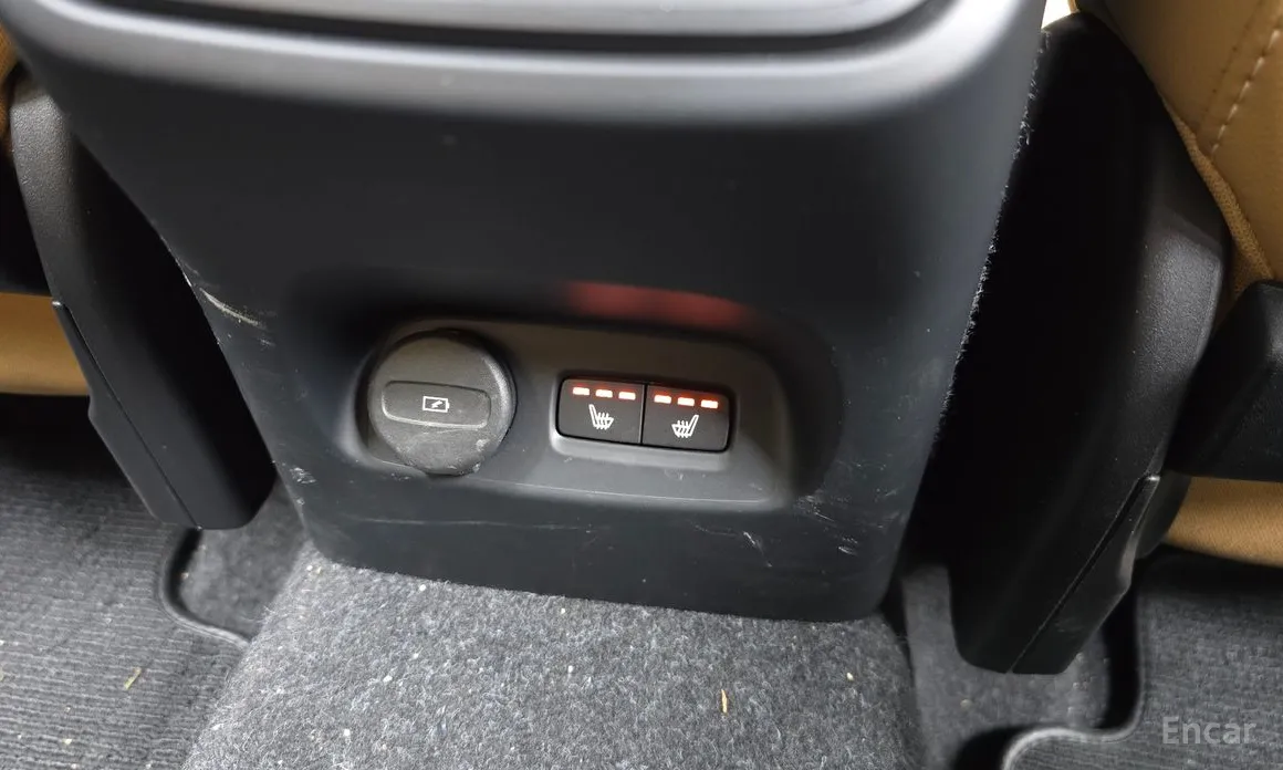 Фото 18 - Volvo XC40