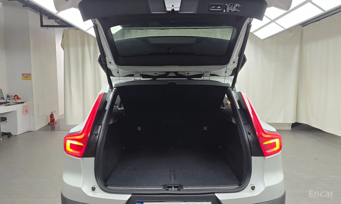 Фото 20 - Volvo XC40