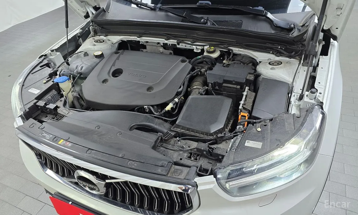 Фото 6 - Volvo XC40