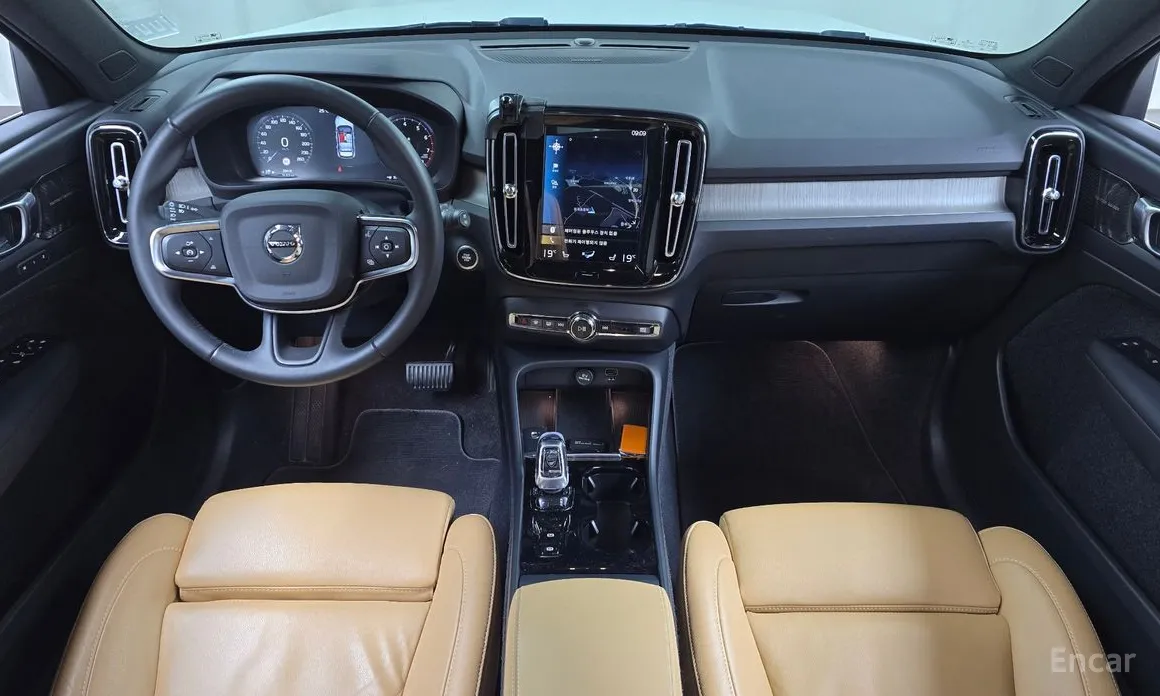 Фото 7 - Volvo XC40