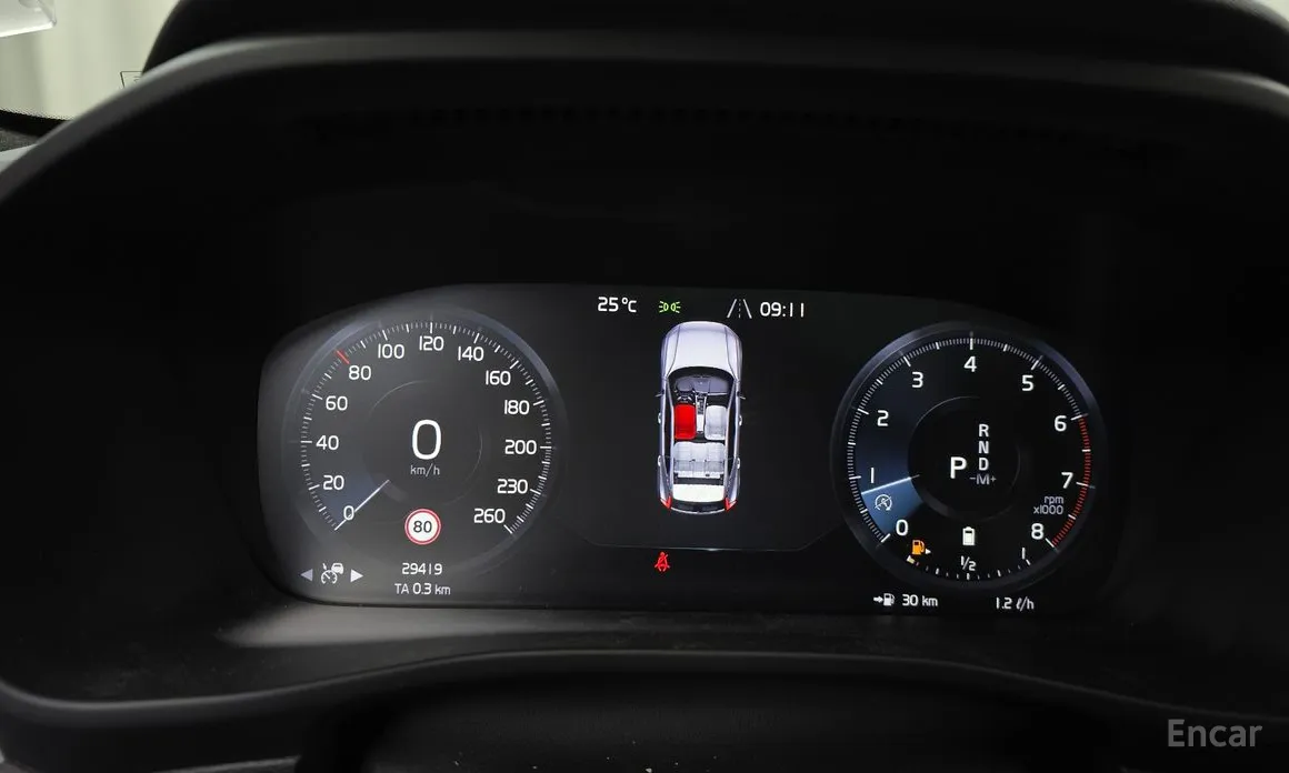 Фото 8 - Volvo XC40