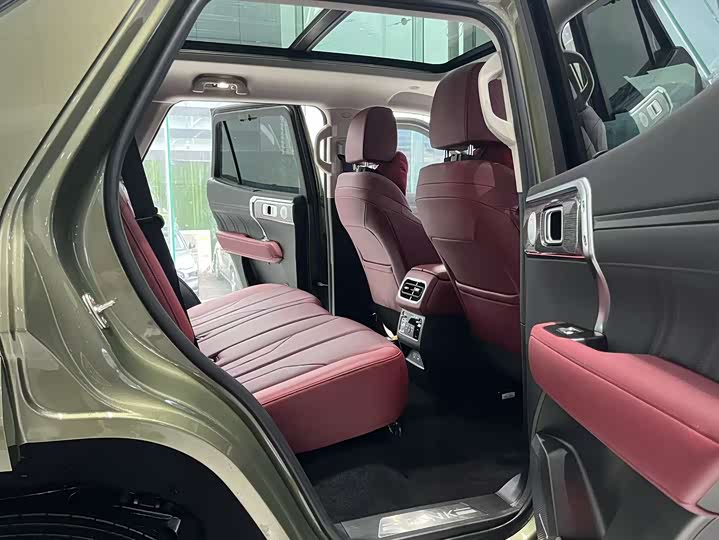 Фото 11 - Tank 400 Hybrid