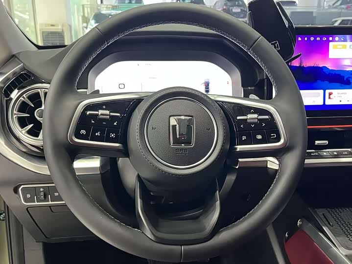 Фото 15 - Tank 400 Hybrid