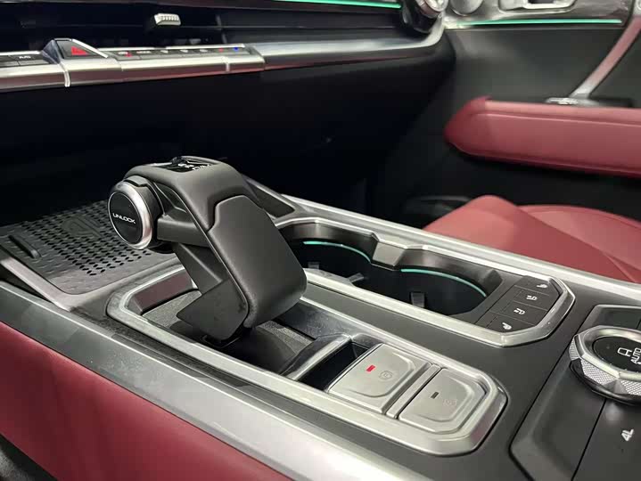 Фото 19 - Tank 400 Hybrid