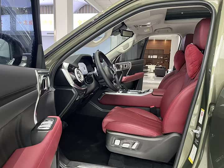 Фото 9 - Tank 400 Hybrid