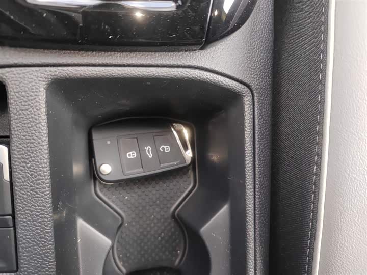 Фото 12 - Volkswagen T-Roc