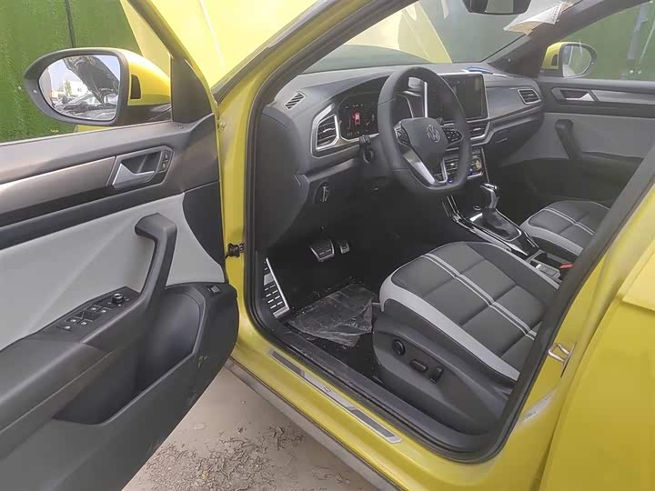 Фото 14 - Volkswagen T-Roc