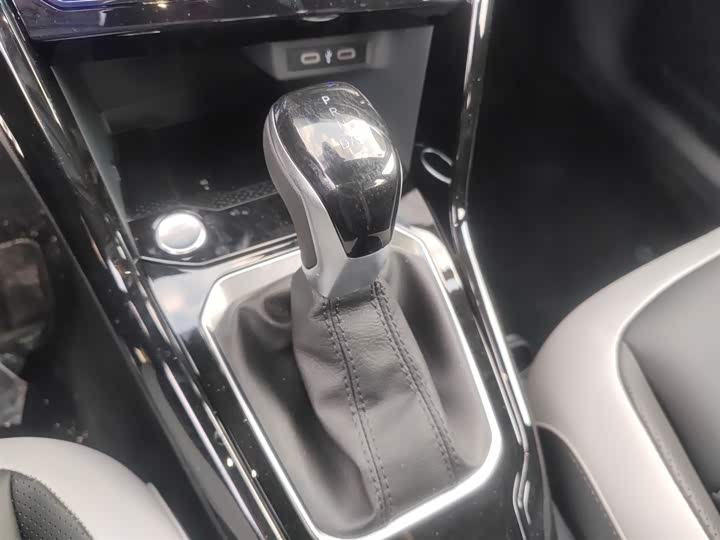 Фото 7 - Volkswagen T-Roc