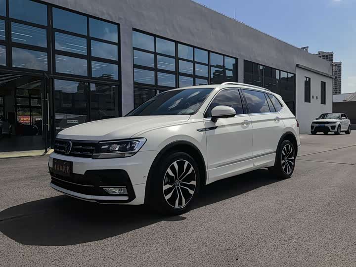 Фото 2 - Volkswagen Tiguan L Pro
