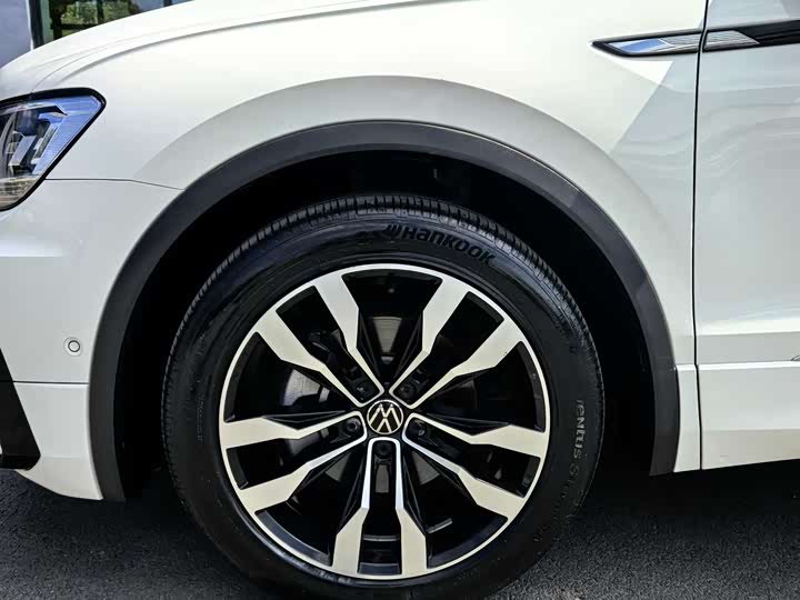 Фото 3 - Volkswagen Tiguan L Pro