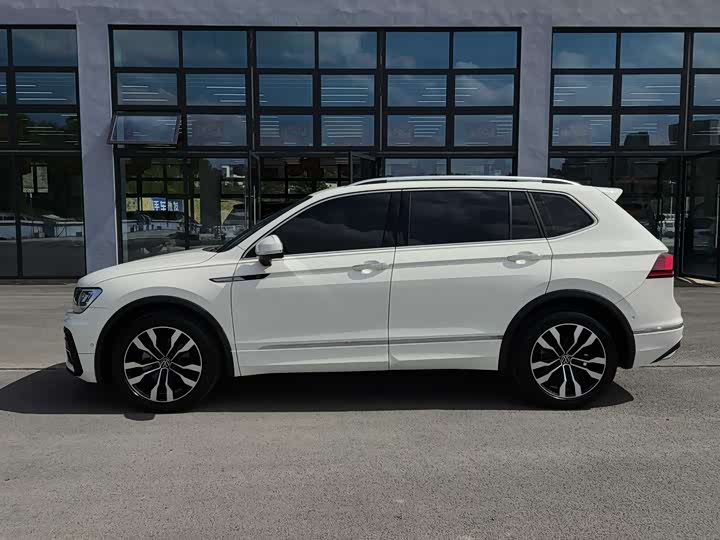 Фото 4 - Volkswagen Tiguan L Pro