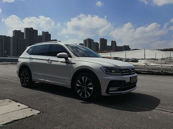 Фото 5 - Volkswagen Tiguan L Pro